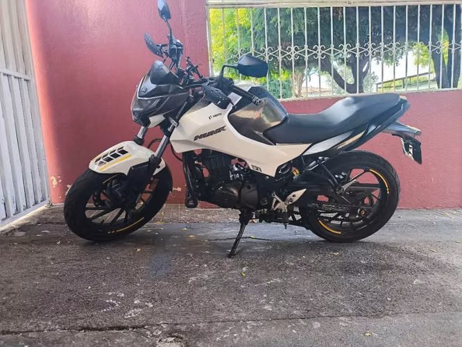 2022 Hero Hunk 160 R