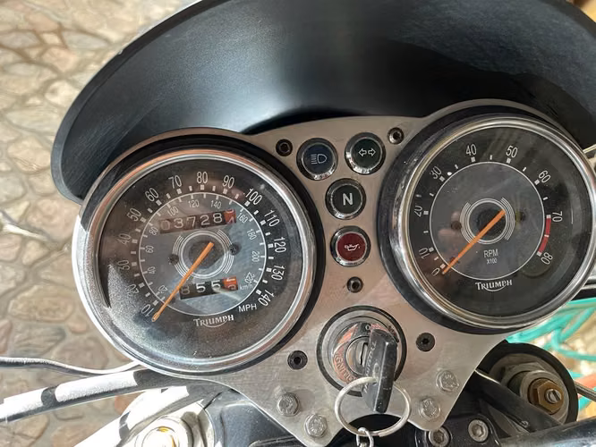 2007 Triumph Bonneville T100 - foto 1