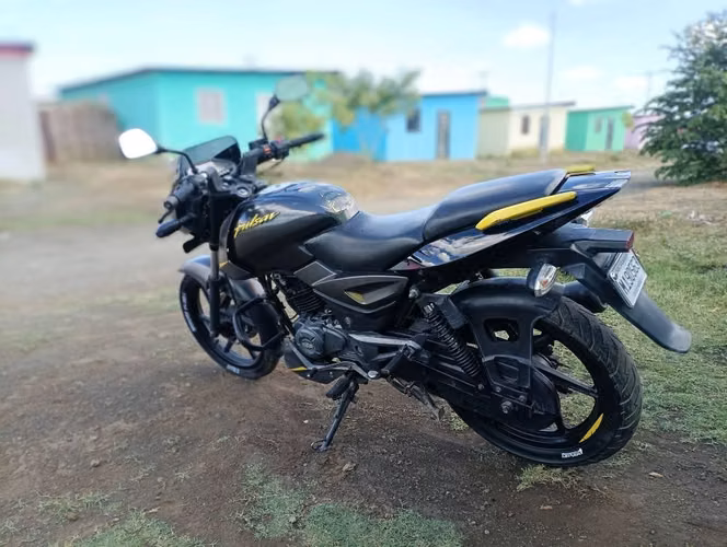 2021 Bajaj Pulsar 150 Neon