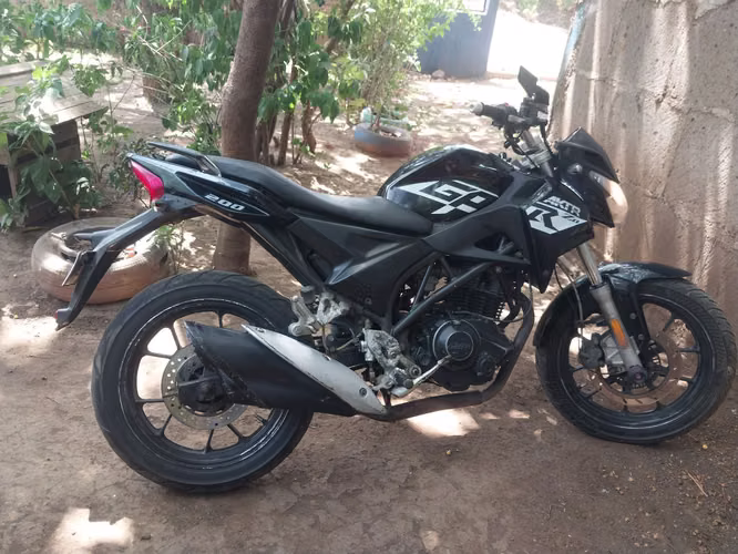 2018 AKT 200 - foto 1
