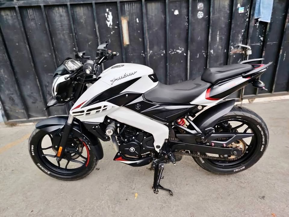 2023 Bajaj Pulsar ns200